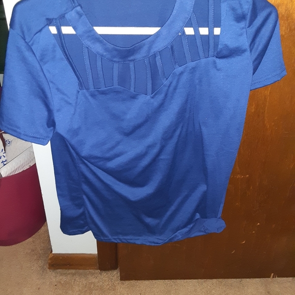 Shirt - Picture 2 of 3